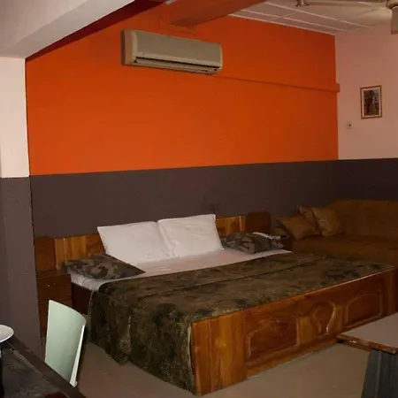 Benjys Guesthouse-2